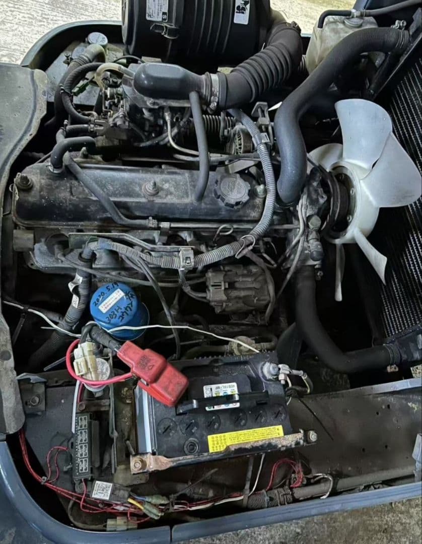 トヨタショベルローダー　4SG12 ガソリンエンジン　除雪　チェーン付き