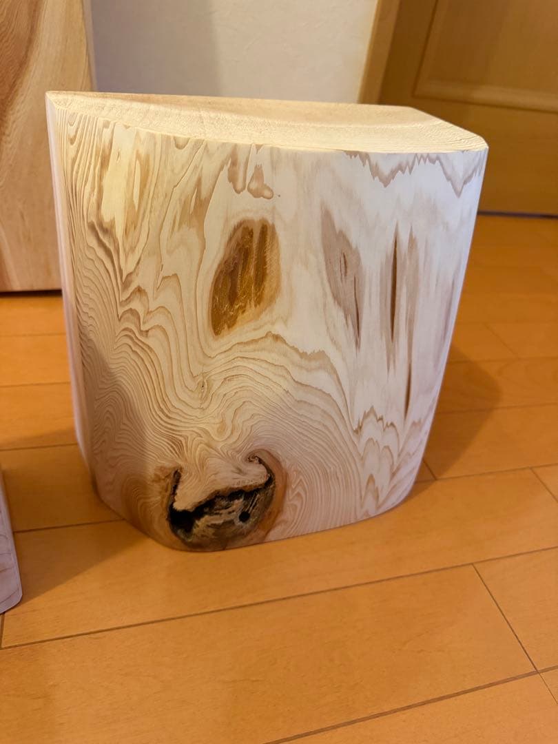 天然杉一枚板でか節カーブテーブル蜜蝋クリーム仕上げ