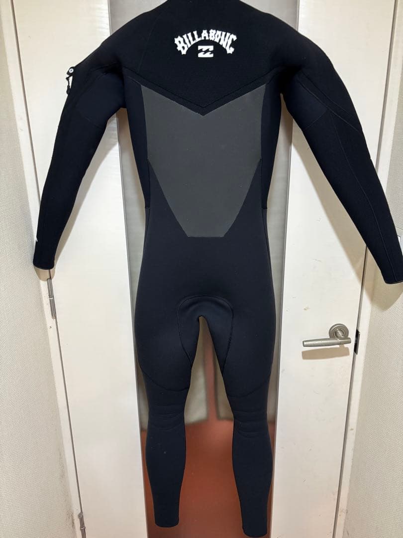 入水少なめ！　ビラボン　ガルウィングジップ　5×3mm　セミドライ　Mサイズ