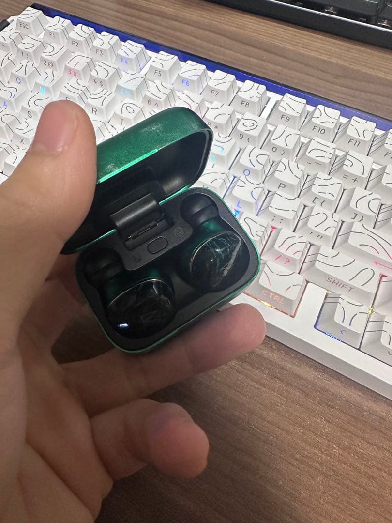 NOBLE ワイヤレスイヤホンケース グリーン