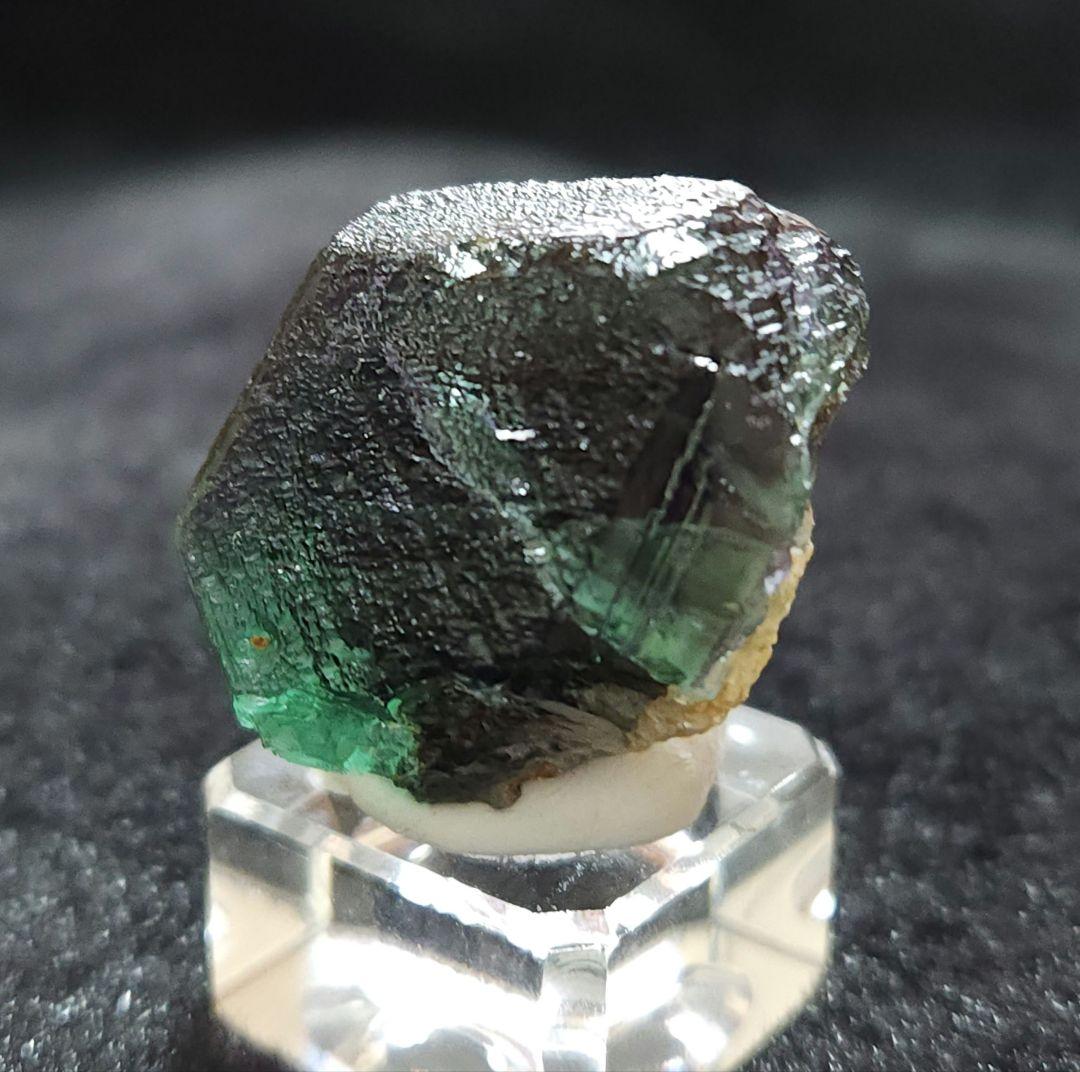 エロンゴ産バイカラーフローライトキューブNo1309