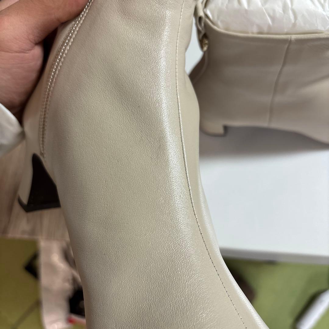 ベージュ　レザー　ジッパー付　ショートブーツ　M