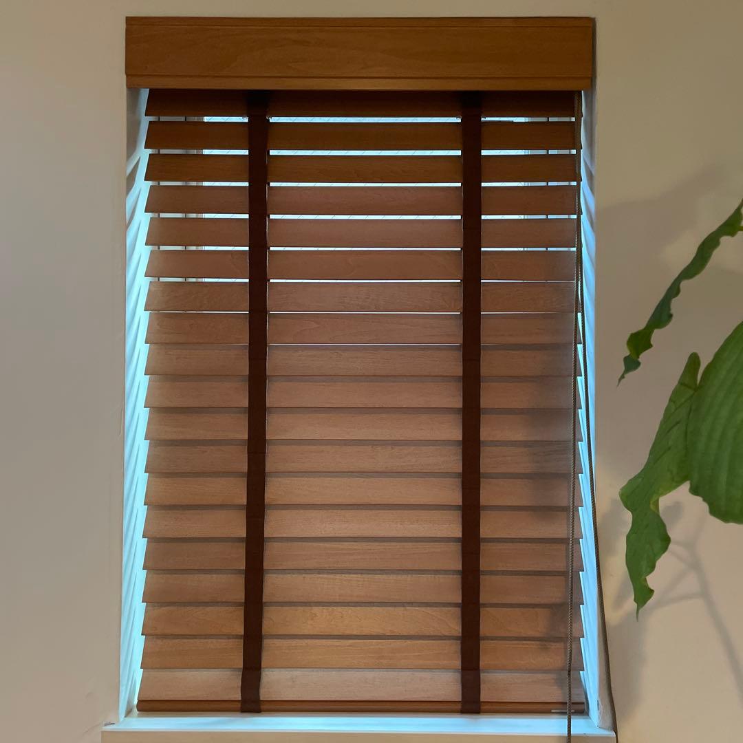 ブラウン木製ブラインド吊り下げ式　2個セット　ニチベイ　バランス付き