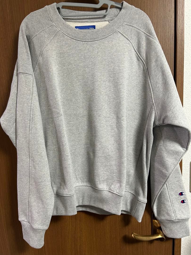 【完売品】Mサイズ CHAMPION ZARAパッチクルーネックスウェットシャツ