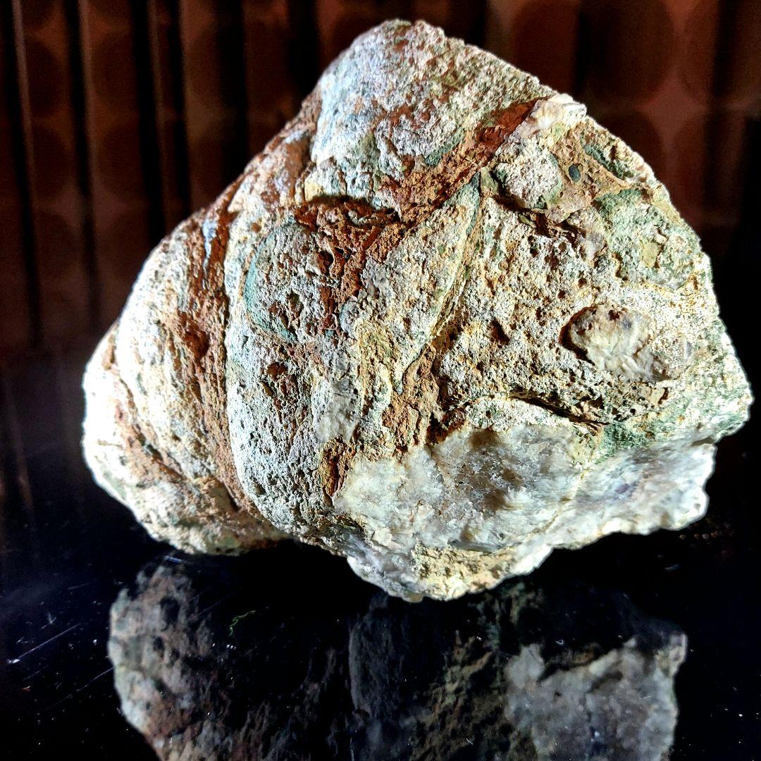 大きい！ 中に結晶モコモコ♪ 約2キロ ジオードドーム 原石 1面磨き 302