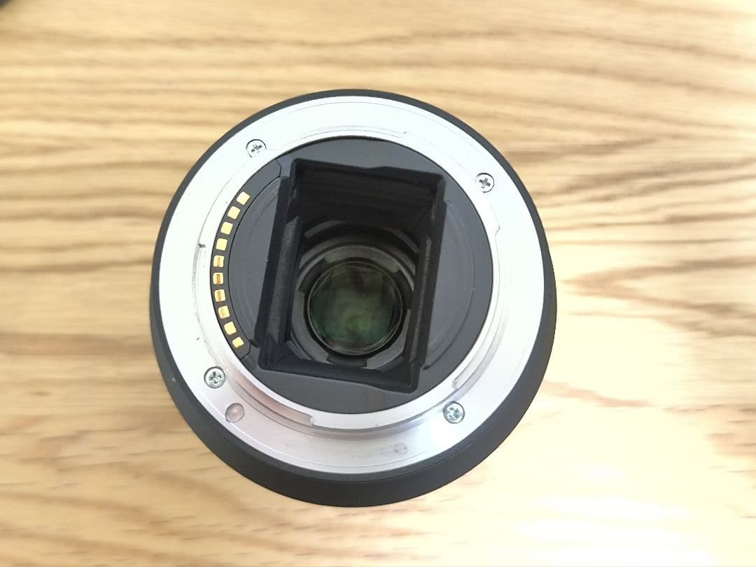 Sony FE 28-70mm f/3.5-5.6 OSS レンズ