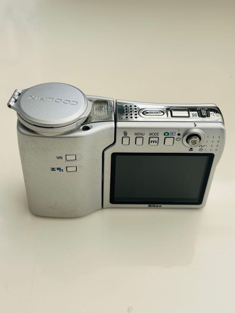 Nikon Coolpix S10VR シルバー 本体と充電器