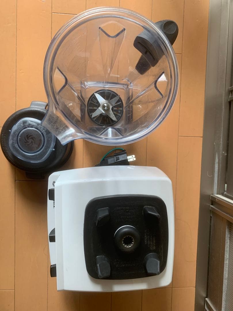 vitamix vm0111ホワイト　ミキサー　バイタミックスtnc5200