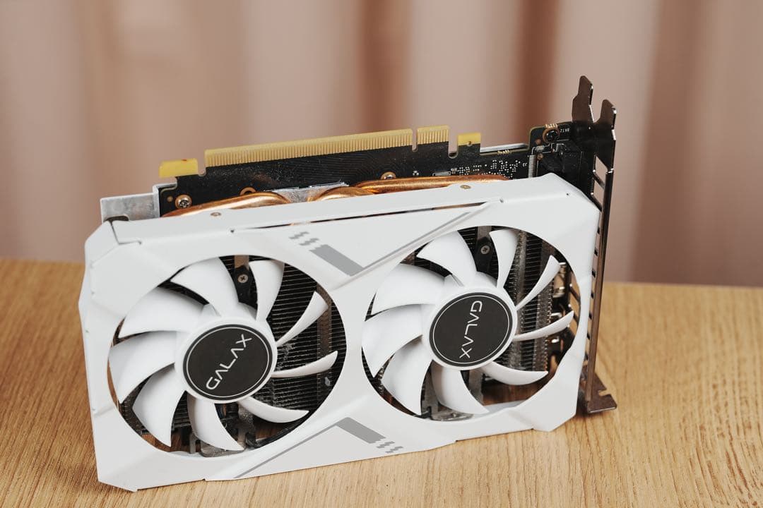 玄人志向 GALAX RTX2070 White Mini ITXグラボ
