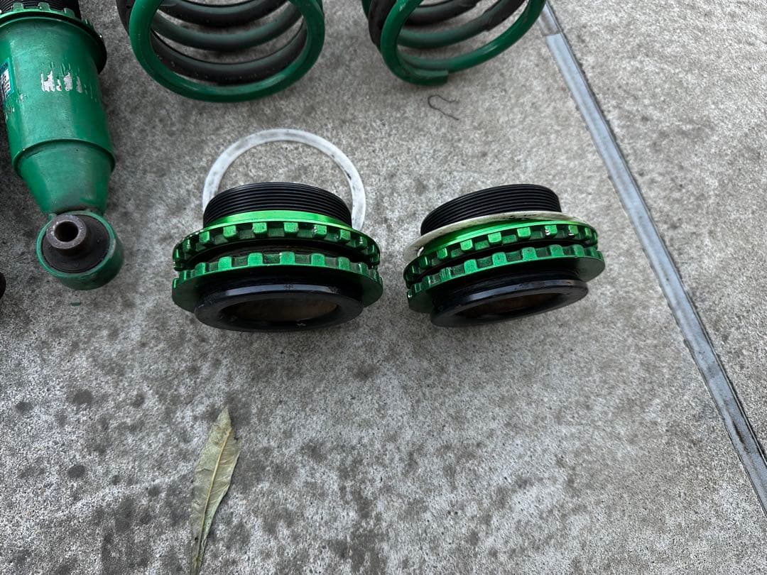 30プリウス 車高調 フルタップ 全長式 サスペンション テイン