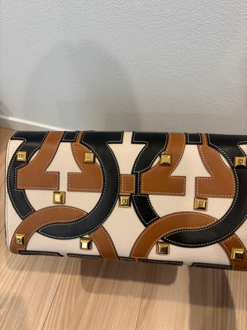 美品 サルバトーレフェラガモ バック