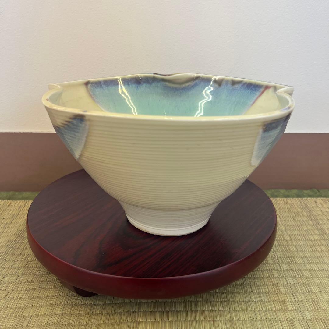 美濃焼琥山窯青白磁　模様　飾り壺　花瓶　花器　64