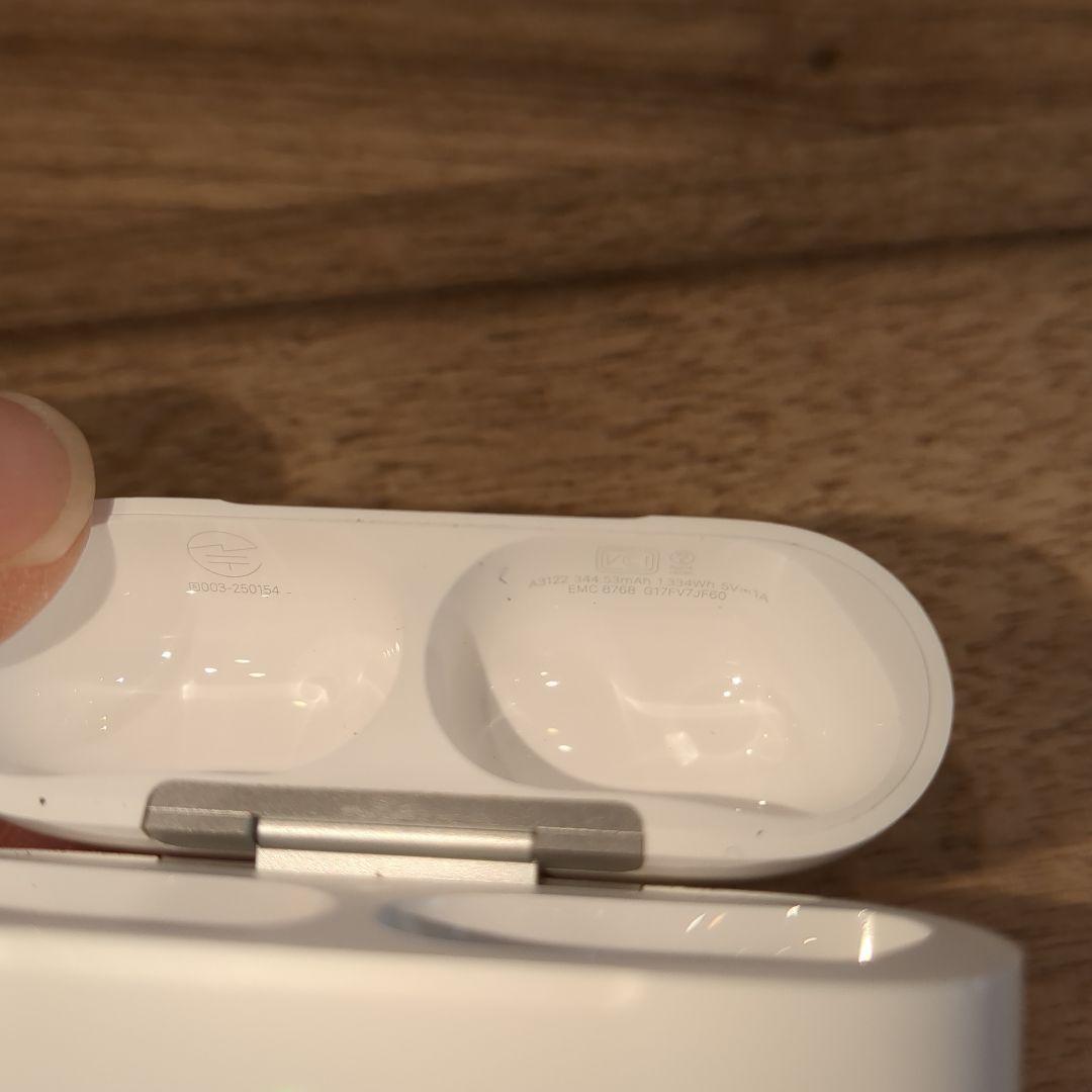 美品　Apple AirPods Pro 第3世代 充電ケース A3122 11