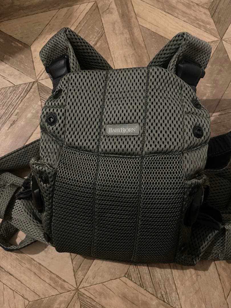 BABYBJÖRN ハーモニー　抱っこひも カーキ メッシュ　ベビービョルン