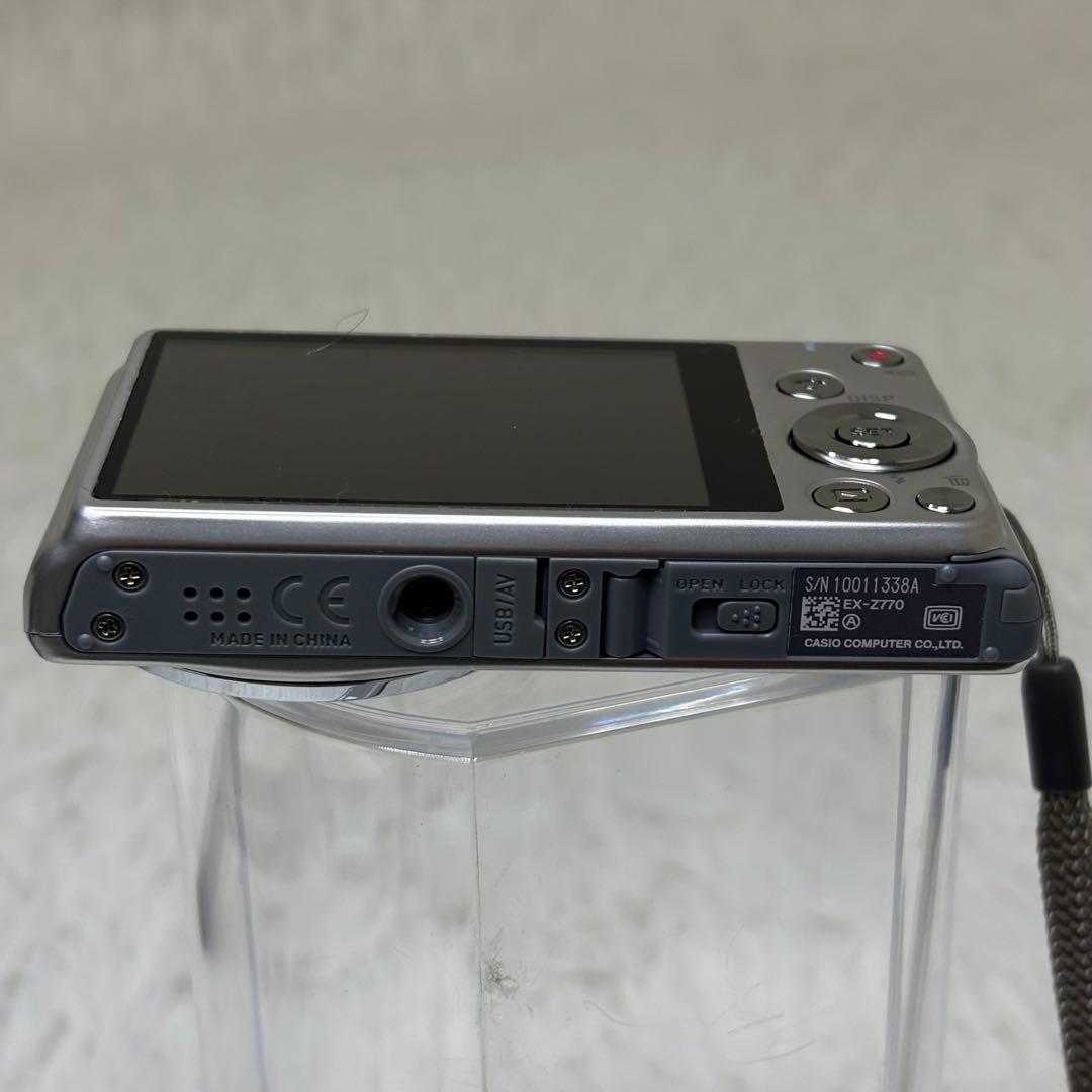 美品　CASIO カメラ　EX-Z770 充電器　箱　シルバー　コンデジ　動作品