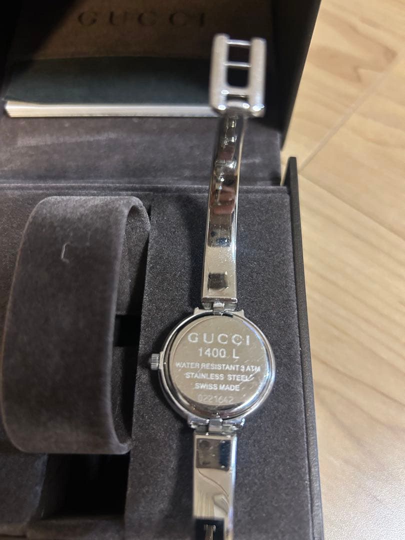 グッチ　GUCCI バングルウォッチ ブラック1400L