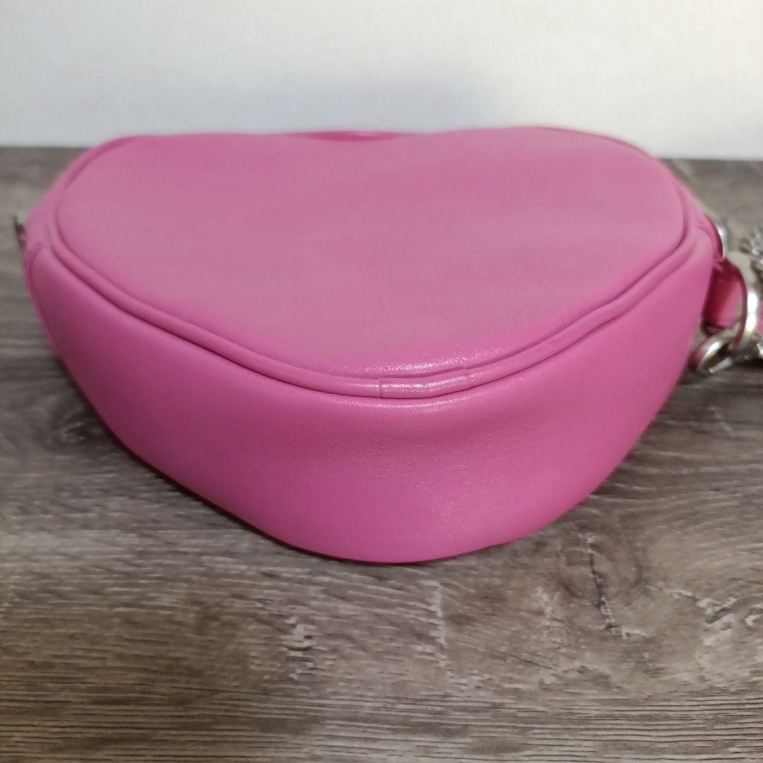 アヴィレックス　 ハート型　バーシティーハートチェーンバッグ