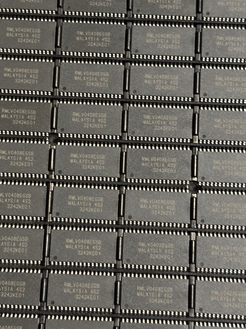 302個。電子部品ICチップRMLV0408EGSB4S2長期保管品新品同様未使