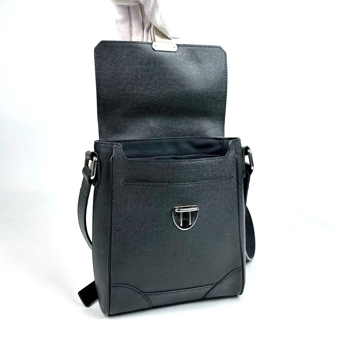 あ ルイヴィトン タイガ ルカ アルドワーズ M31192ショルダーバッグ