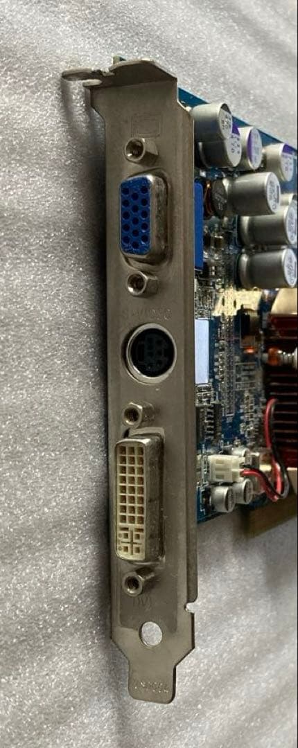 ジャンク GIGABYTE GV-R96P128D AGPビデオカード