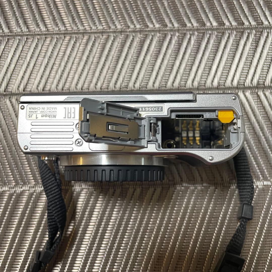 【値下げ中】Nikon 1 J5 ミラーレス一眼ダブルレンズキット