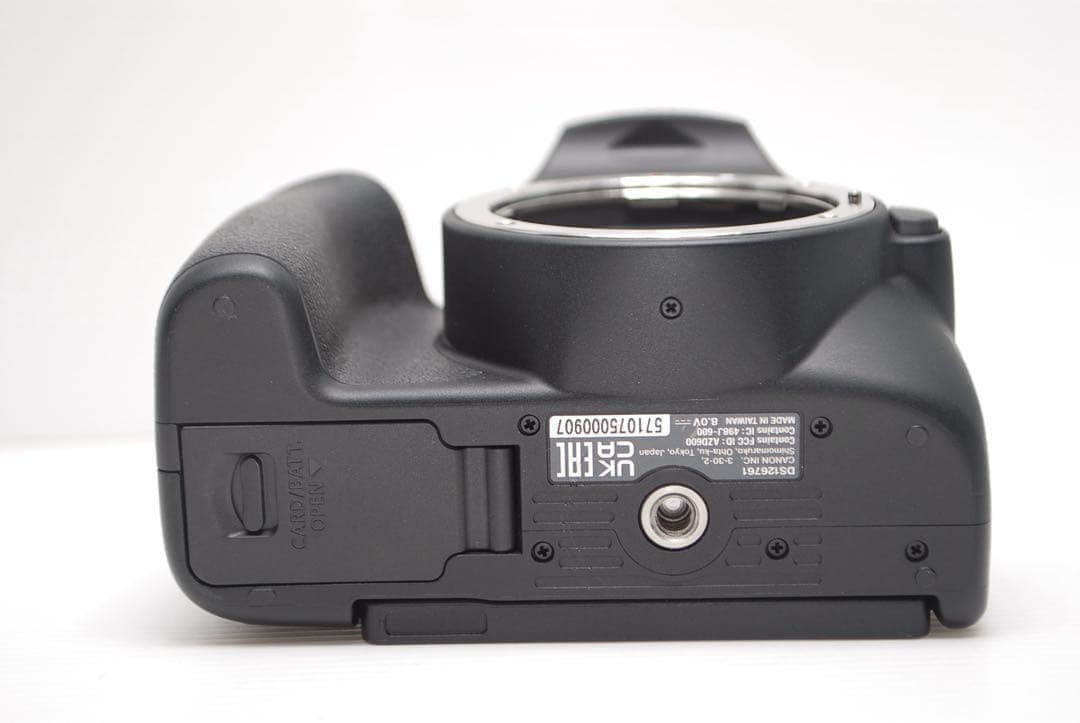 ❤️手ぶれ補正付き❤️Canon kiss X10 トリプルレンズセット 美品