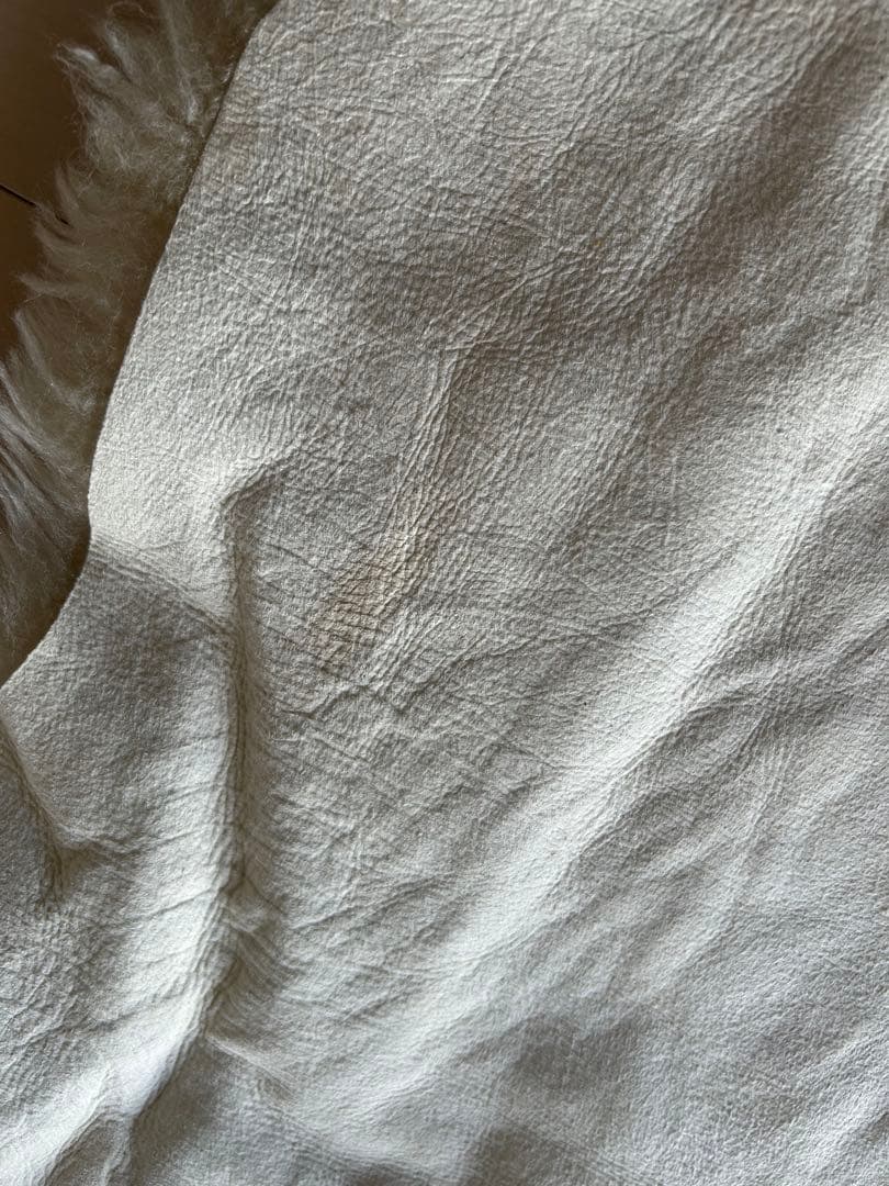 オフホワイト 羊毛ラグ 不規則形状