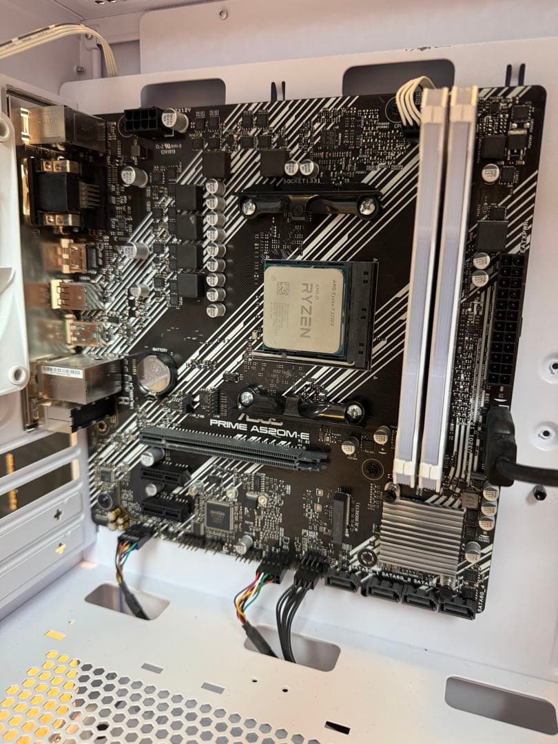 フミ Ryzen73700x、メモリ16GB、マザボ、電源750w、ケース