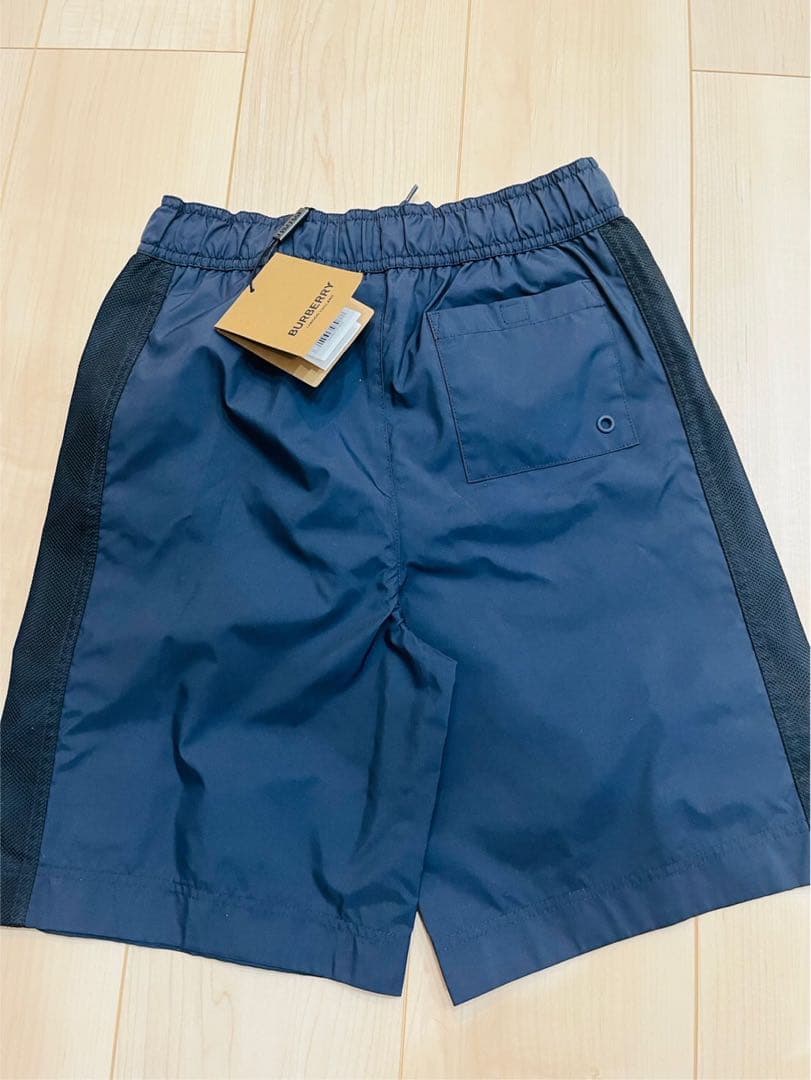 新品　タグ付　Burberry キッズ　水陸両用　水着　140cm ハーフパンツ