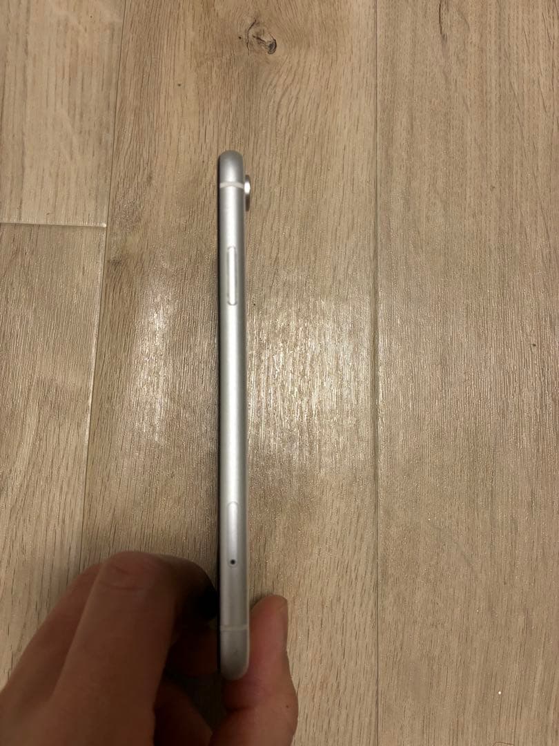 iPhone XR 64GB SIMフリー　白　Apple スマートフォン　正規