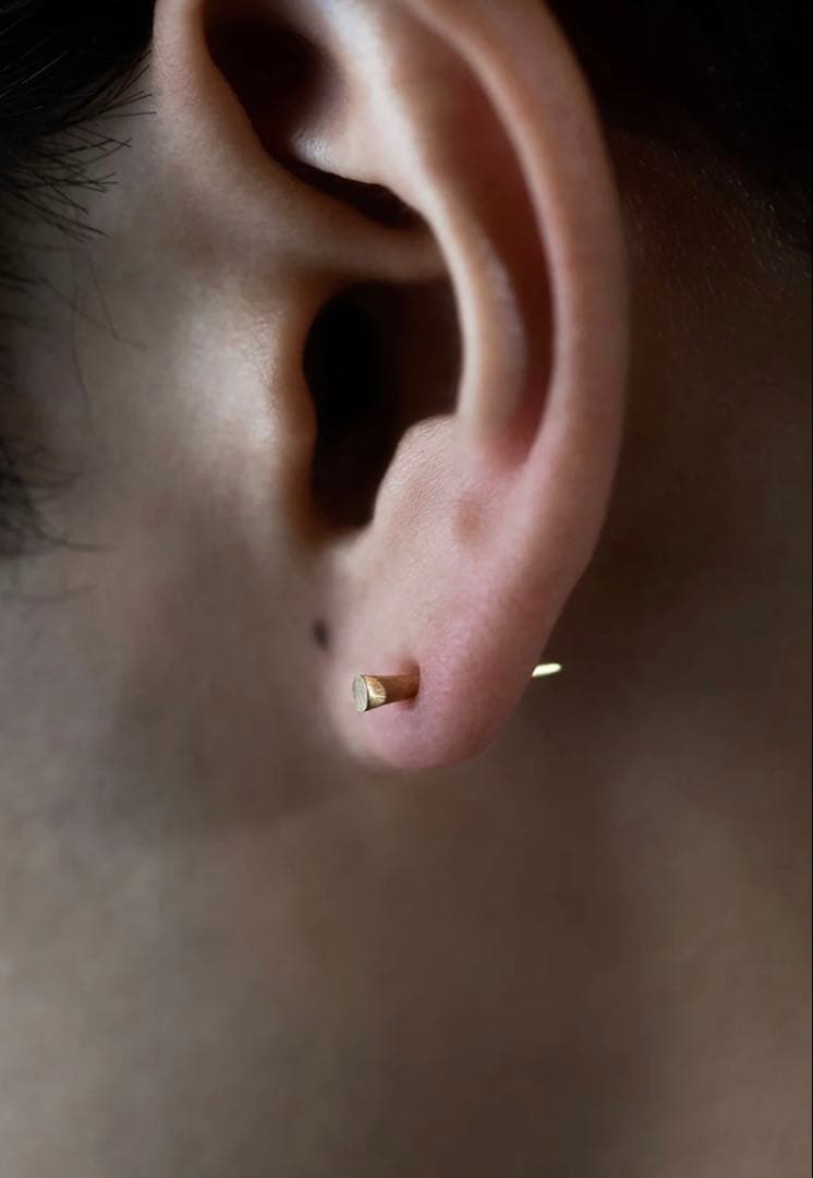 bororo 片耳ピアス tiny wild wedge Sサイズ マット YG