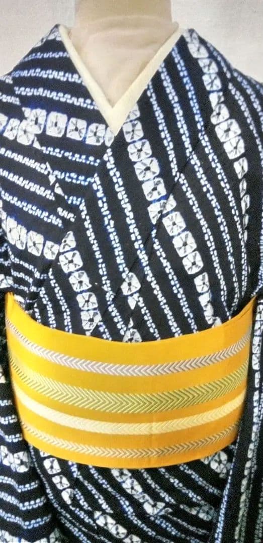 有松絞り浴衣、紺色小紋しつけつき