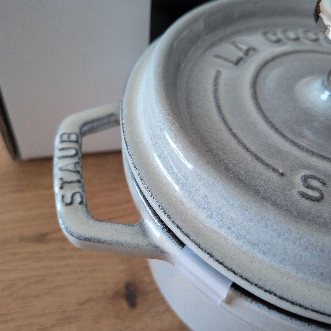 【新品未使用】Staub ココット ラウンド 14cm カンパーニュ　おまけ付き