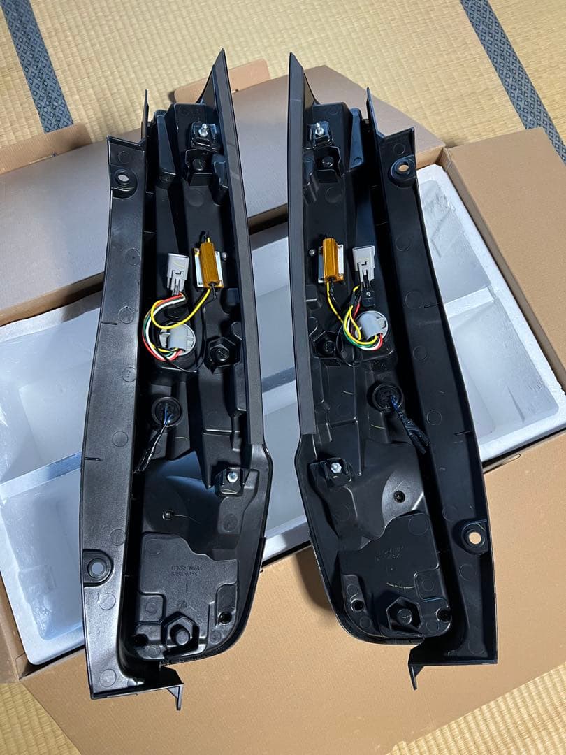 ヴァレンティ×ローウェン コラボテール 80系 ノア ヴォクシー エスクァイア