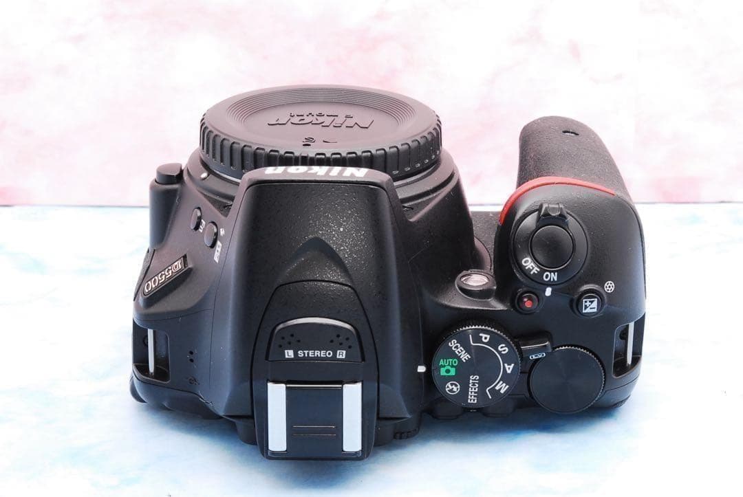 Nikon D5500☆一眼レフカメラ☆手ぶれ補正レンズ☆Wi-Fi搭載