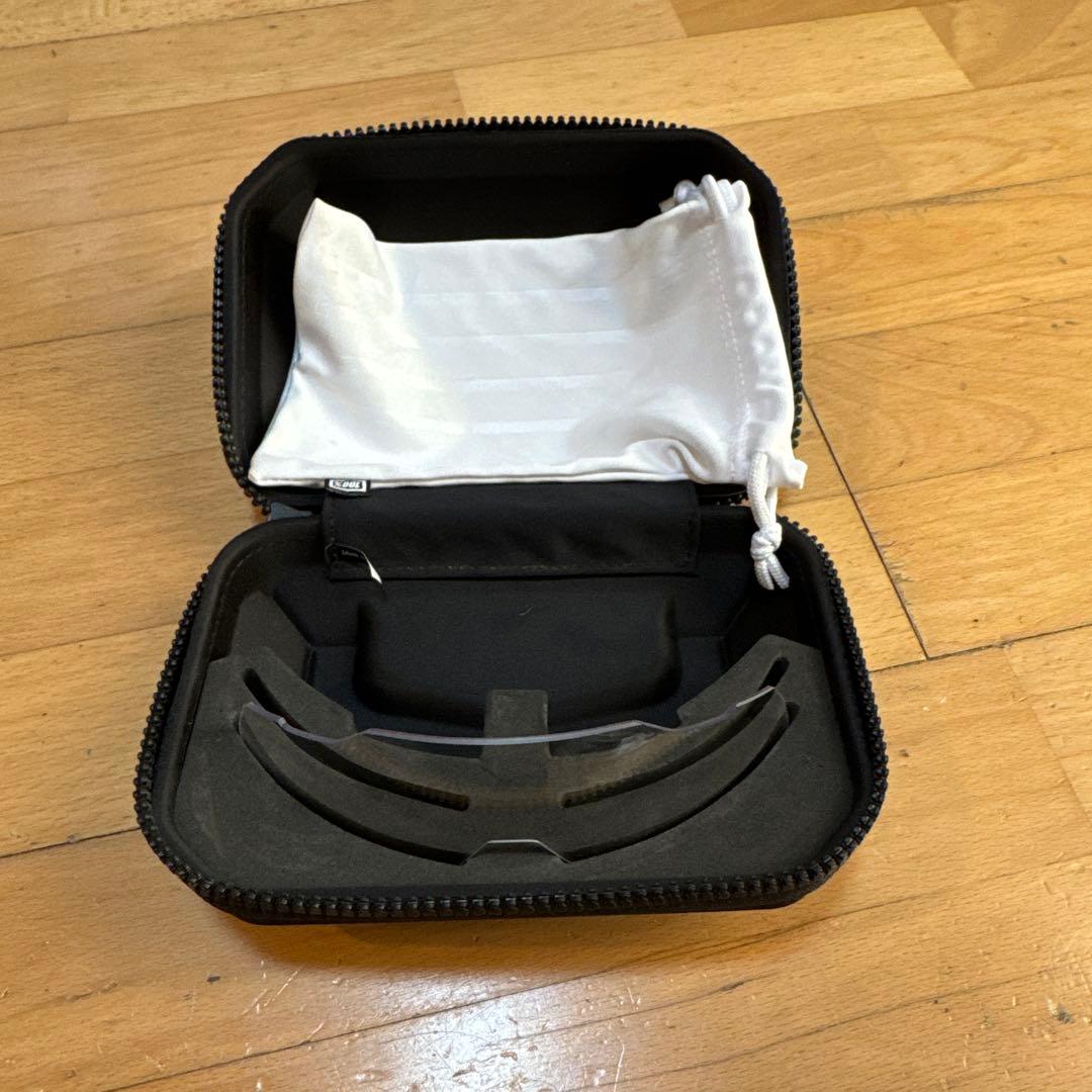 ワンハンドレッド　100% スポーツサングラス 黒/黄