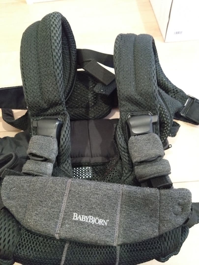 ベビービョルンBabyBjorn ハーモニー　抱っこ紐　ブラック　よだれカバー付