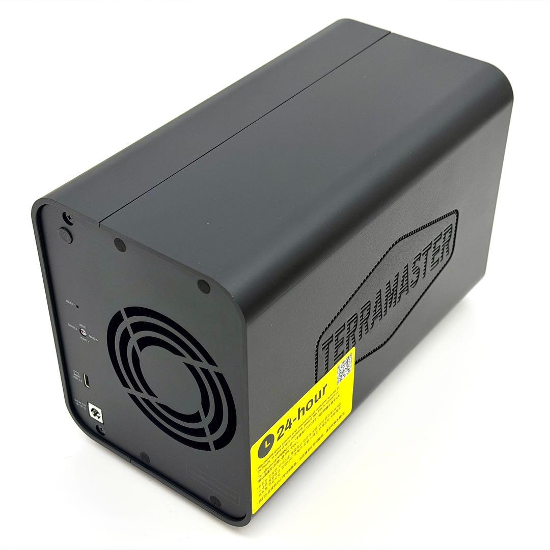 TERRAMASTER D5 Hybrid HDD NVMeエンクロージャー新品