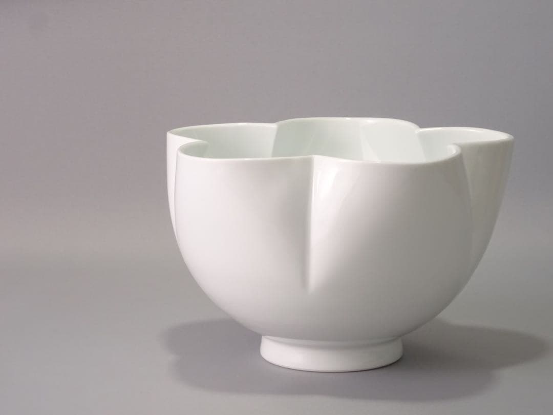 人間国宝　井上萬二　本人作　白磁　花形　花器　合わせ箱　花瓶　壺　花入　有田焼