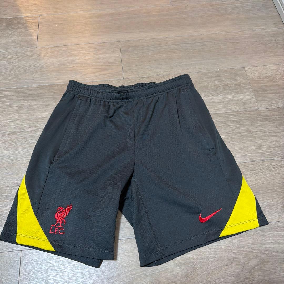 リバプール　ナイキ　トレーニングトップ　パンツセット　Mサイズ