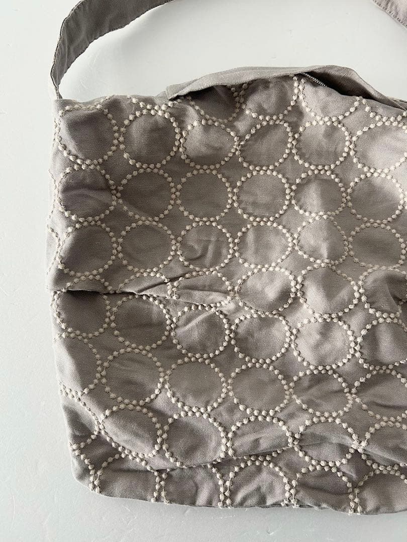 【美品】mina perhonen　tambourine　ボディバッグ　大　麻綿