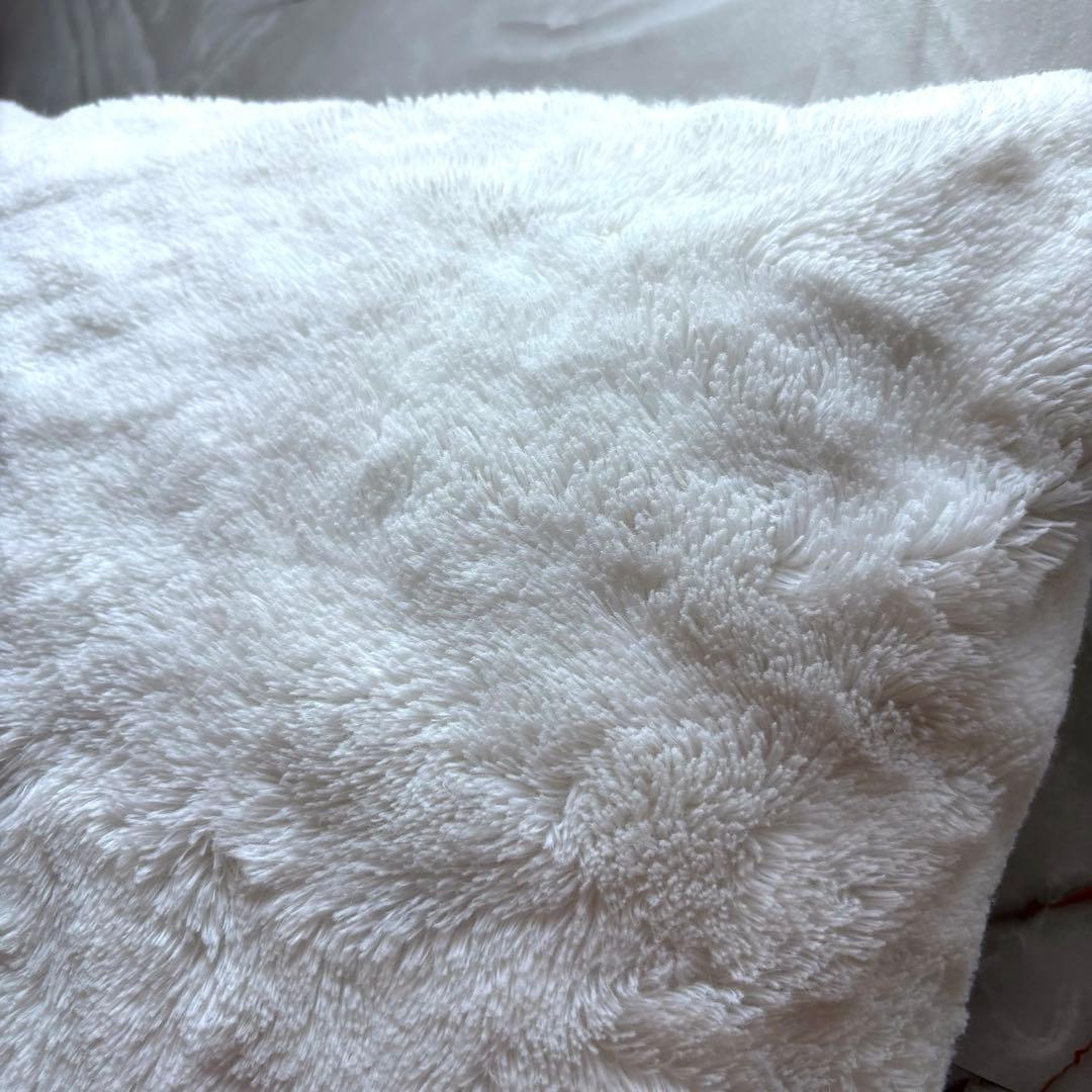 Francfrancフェイクファークッション58×58中材付きホワイト2枚セット