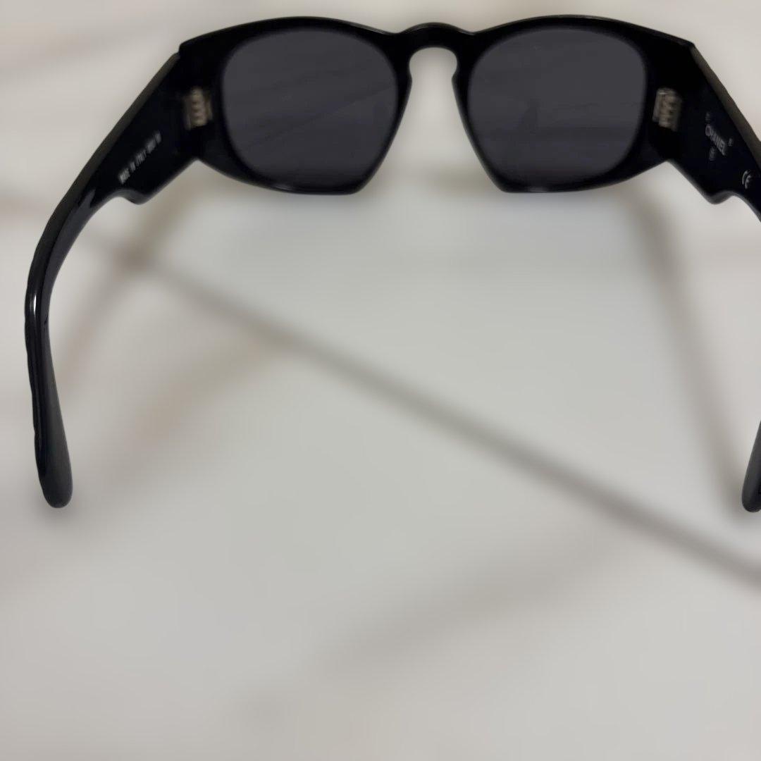 CHANEL ブラック ラウンドサングラス