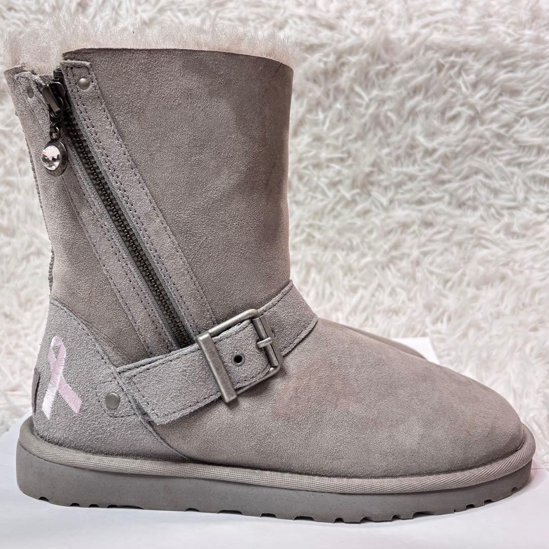 アメリカ限定品✨️UGG ムートンブーツ ピンクリボン ブレイズ 刺繍 チャーム