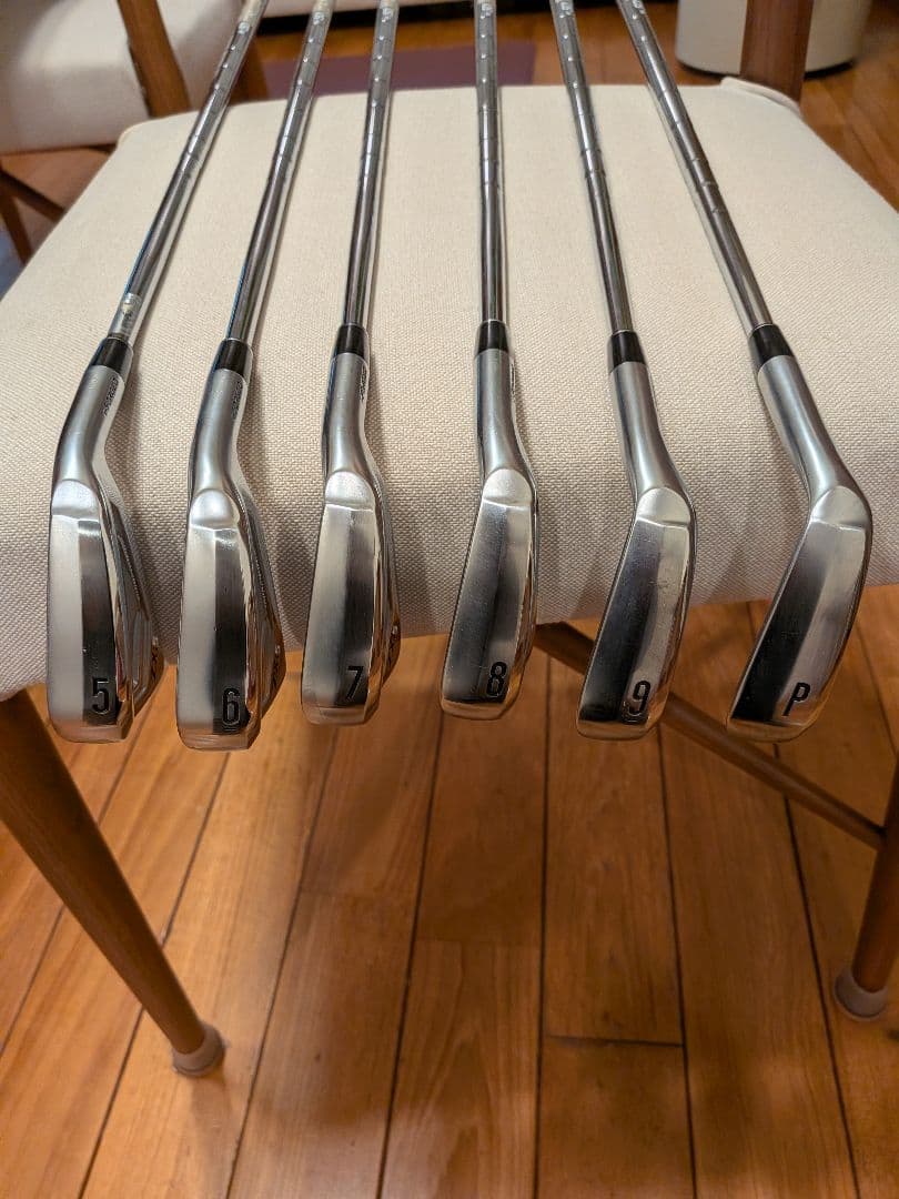 新品同様！スリクソンzxi5アイアン。5〜PW6本セット。DG105Xシャフト。