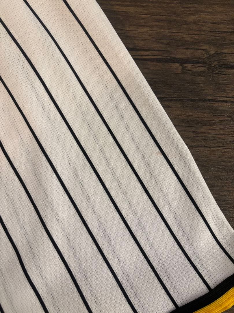 阪神タイガース　中野拓夢　サイン入り　ユニフォーム　51