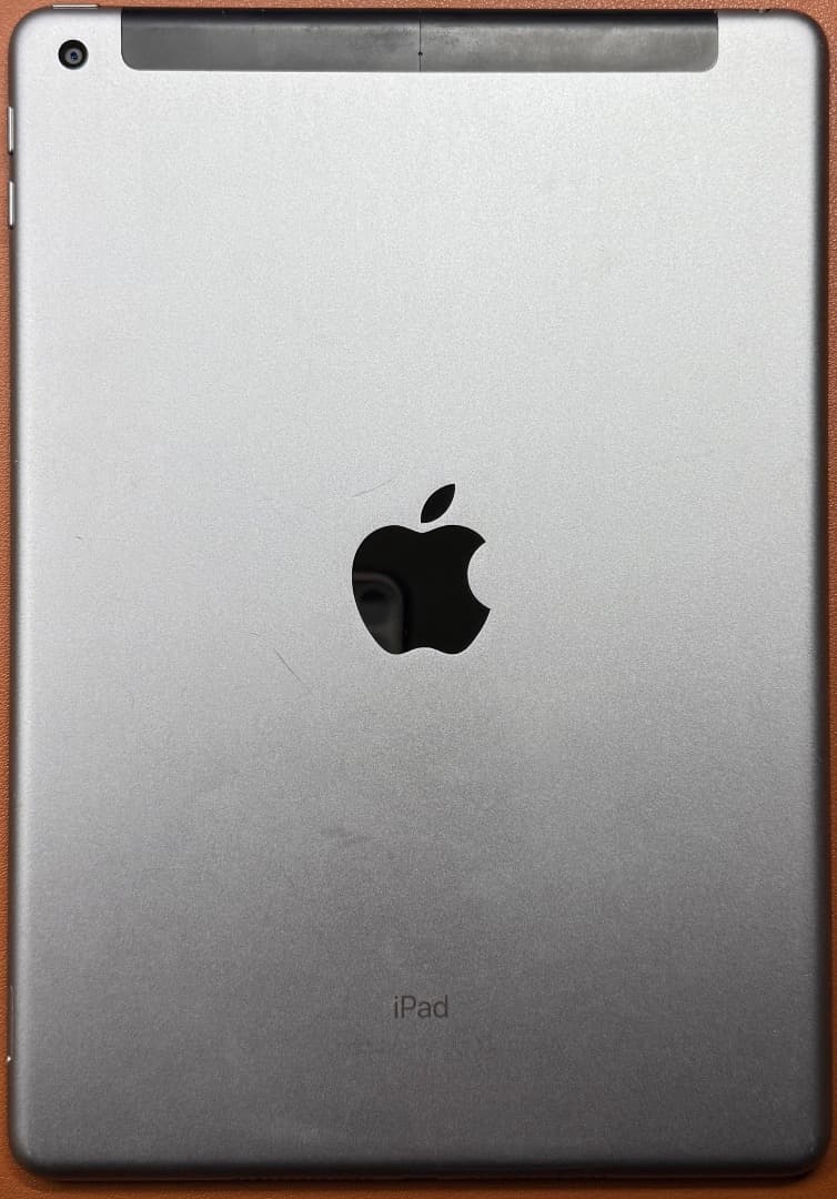 Apple iPad（第６世代）本体　32GB Wi-Fi+Cellular