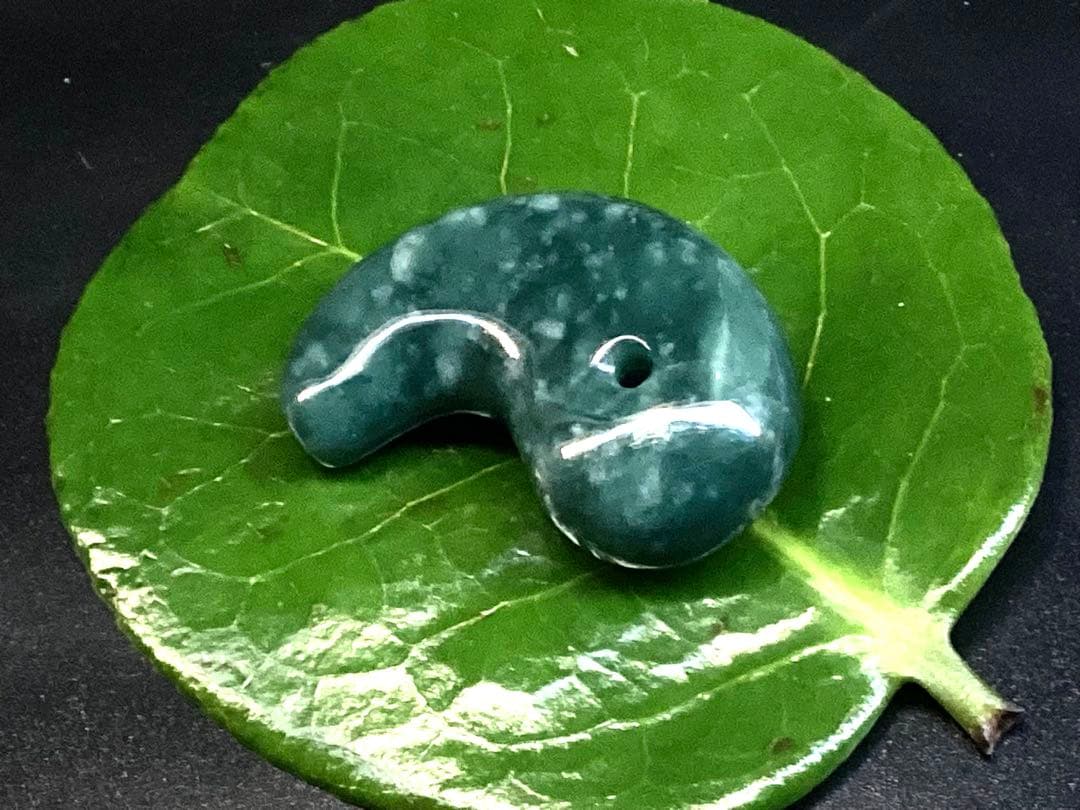 ✳premiumシリーズ　珍‼️希少吉兆雪輪文様 糸魚川青翡翠入りコン沢　鑑別書付