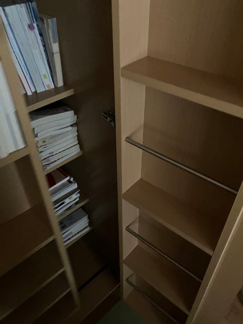 ナチュラル本棚 2扉 収納力抜群