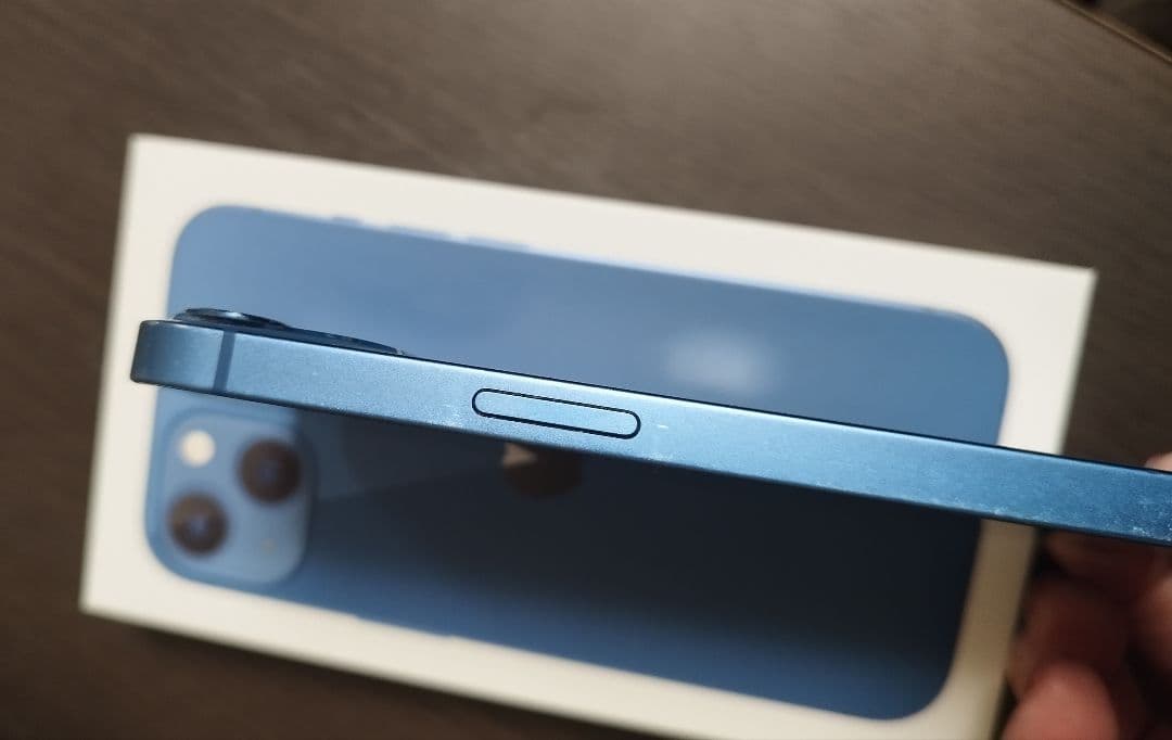 Apple iPhone 13 本体と箱付き